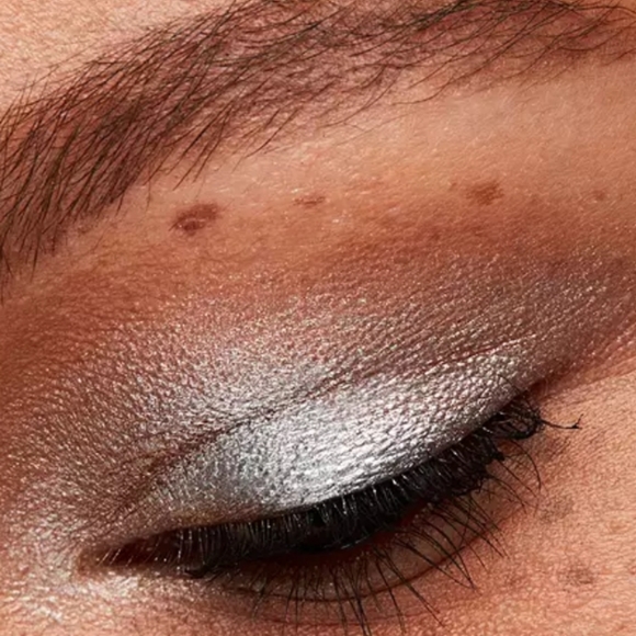 MAC Stars In My Eyes Dazzleshadow Liquid - Picture 4 of 10
